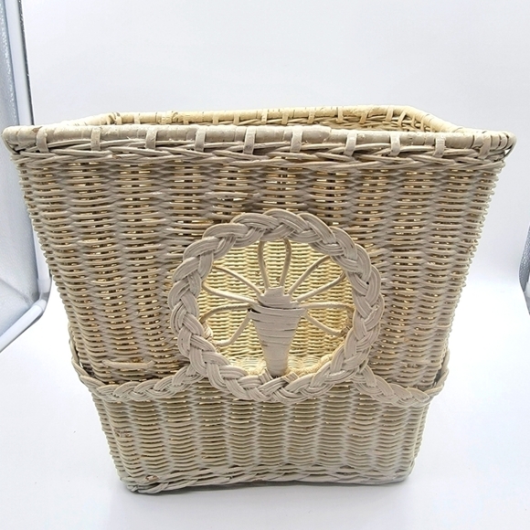 𝅺VINTAGE wicker waste basket 🗑 - Picture 1 of 8